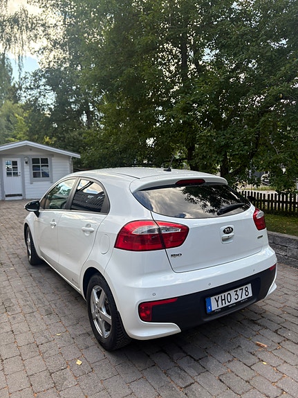 Kia Rio 2 of 8