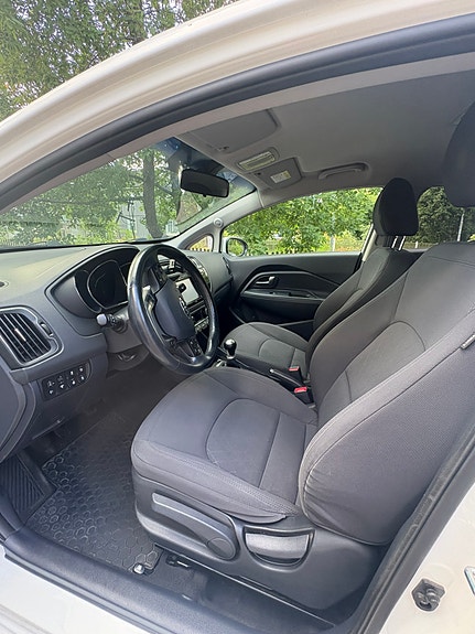 Kia Rio 6 of 8