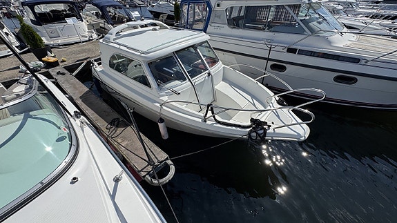 Finnmaster 6100 MC 2006 Mercury Optimax 2005 16 of 17