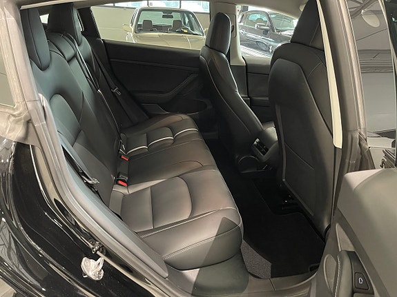 Tesla Model 3 18 of 25