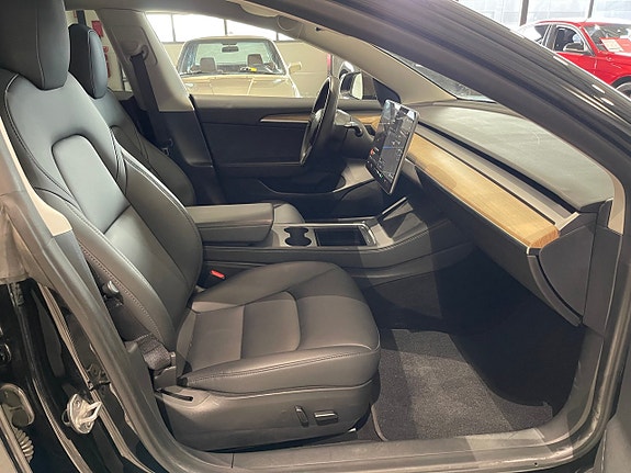 Tesla Model 3 19 of 25