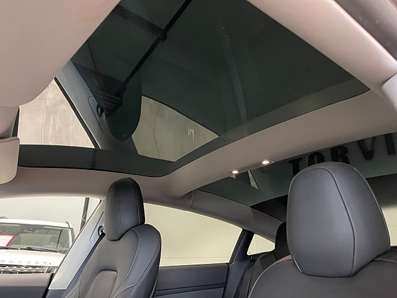 Tesla Model 3 21 of 25