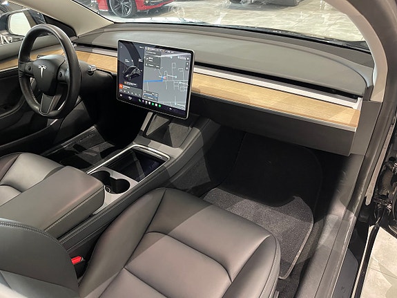 Tesla Model 3 20 of 25