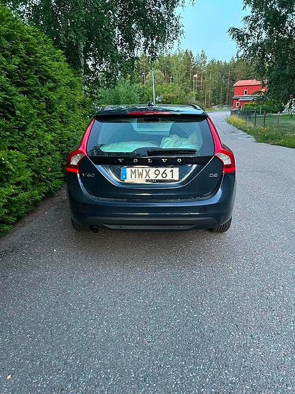 Volvo V60 2 of 4