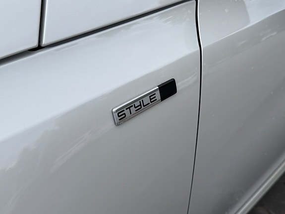 Peugeot 308 SW 8 of 15