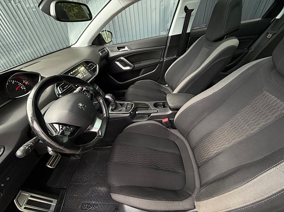Peugeot 308 SW 11 of 15