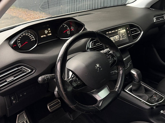 Peugeot 308 SW 12 of 15