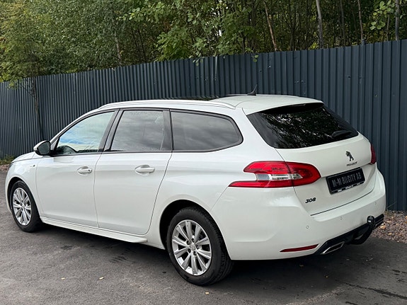 Peugeot 308 SW 2 of 15