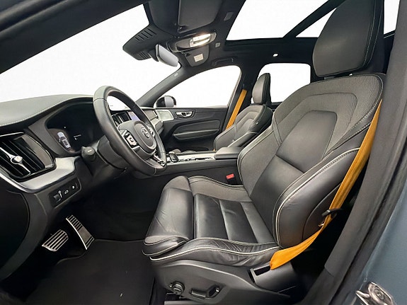 Volvo XC60 11 of 30