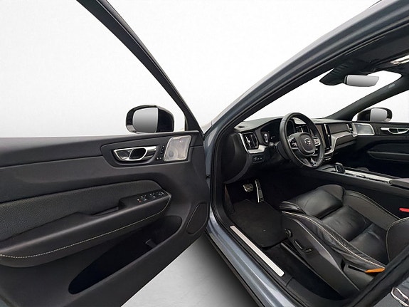 Volvo XC60 10 of 30