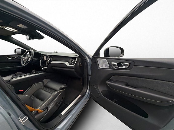 Volvo XC60 17 of 30