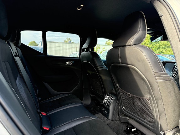 Volvo XC40 10 of 12