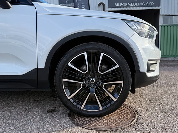 Volvo XC40 8 of 12
