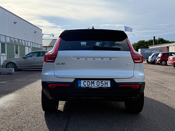 Volvo XC40 5 of 12