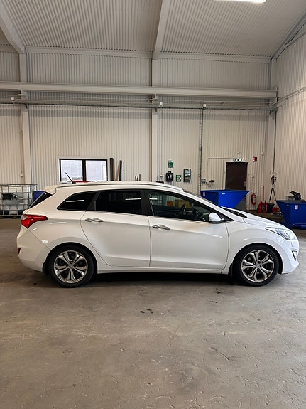 Hyundai i30 3 of 10