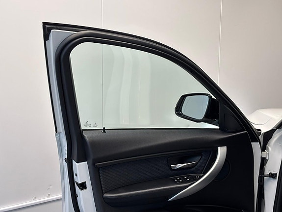 BMW 320d 14 of 29