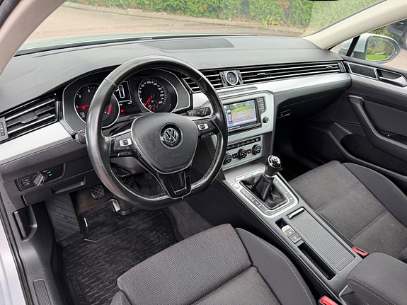 Volkswagen Passat 11 of 16
