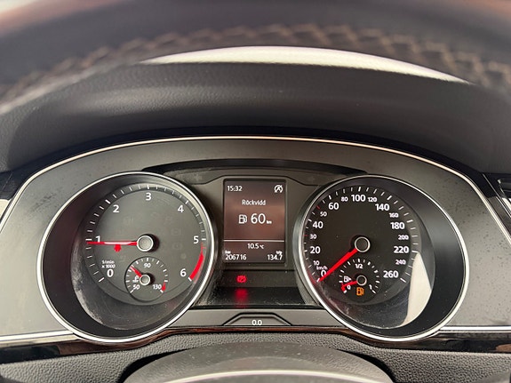Volkswagen Passat 14 of 16