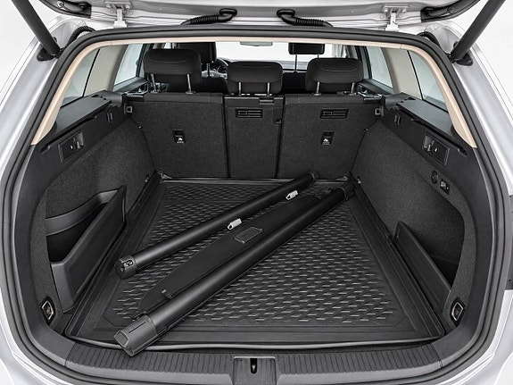 Volkswagen Passat 12 of 14
