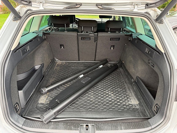 Volkswagen Passat 13 of 16
