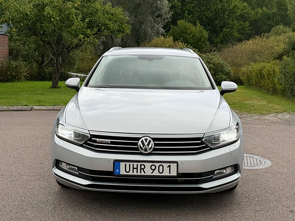Volkswagen Passat 3 of 16