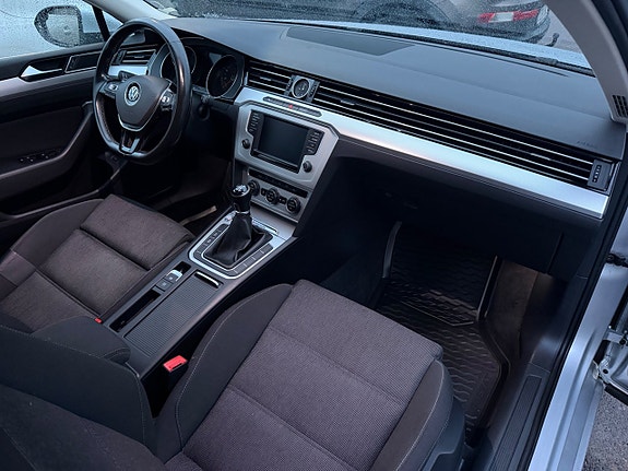 Volkswagen Passat 16 of 16