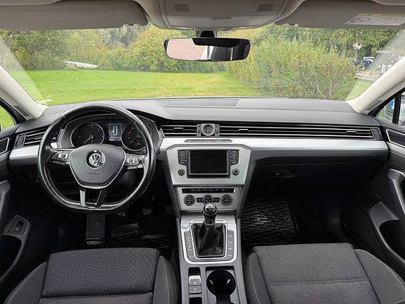 Volkswagen Passat 10 of 16