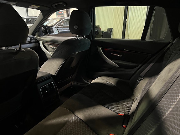 BMW 320 11 of 15