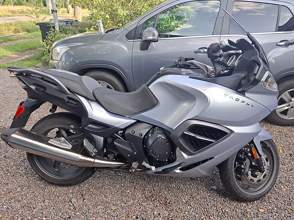 Triumph TROPHY 2 of 4