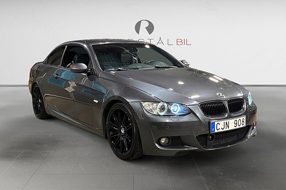 BMW 330d 9 of 18
