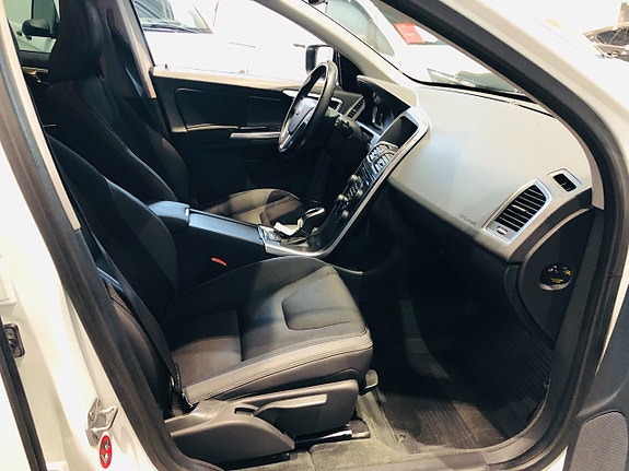 Volvo XC60 5 of 9