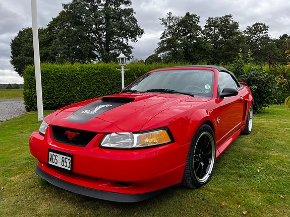 Ford Mustang 2 of 9