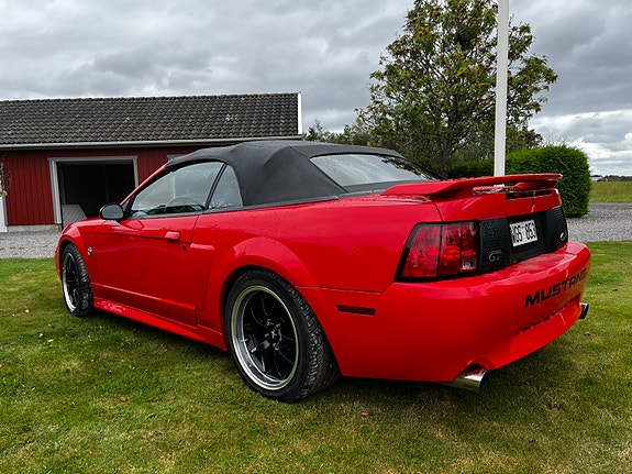 Ford Mustang 3 of 9