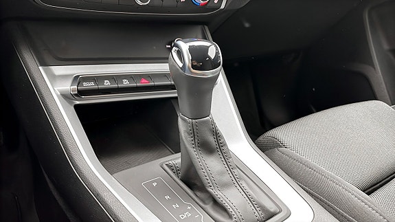 Audi Q3 14 of 16