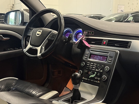 Volvo V70 12 of 23