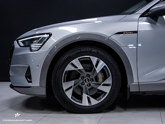 Audi e-tron 7 of 30