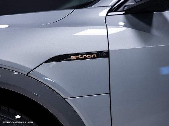 Audi e-tron 9 of 30