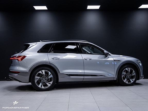 Audi e-tron 14 of 30