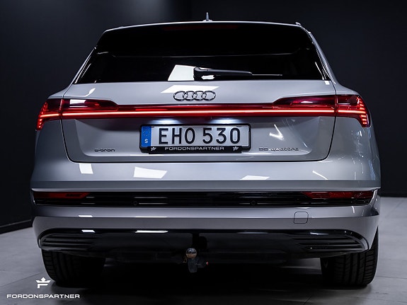 Audi e-tron 12 of 30