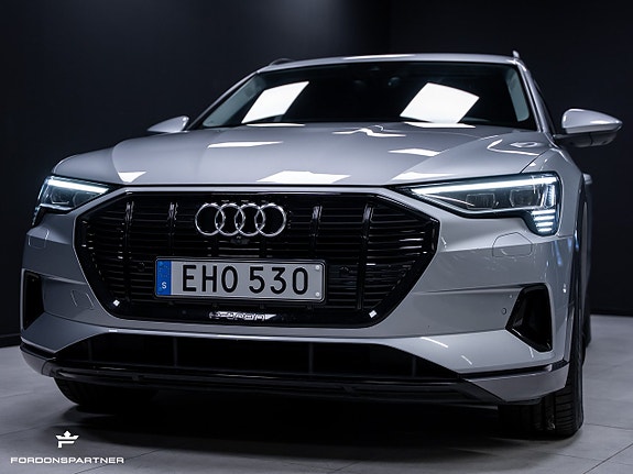Audi e-tron 4 of 30