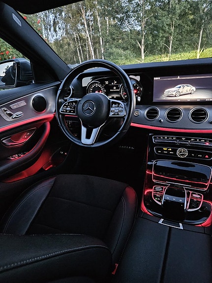 Mercedes-Benz E200 7 of 19