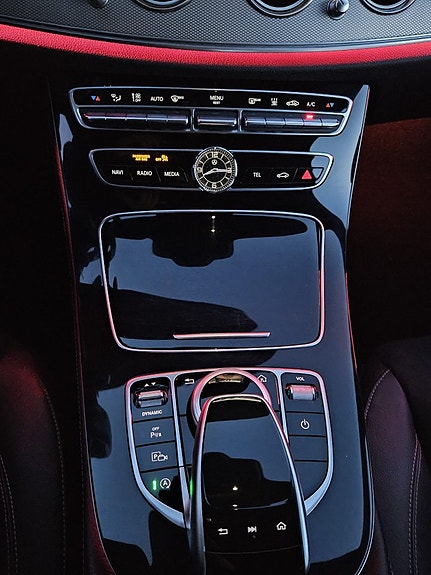 Mercedes-Benz E200 13 of 19