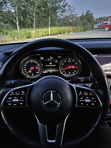 Mercedes-Benz E200 6 of 19