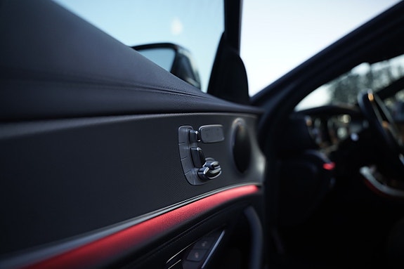 Mercedes-Benz E200 18 of 19