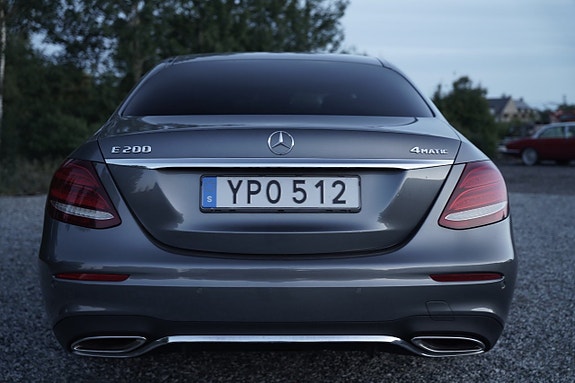 Mercedes-Benz E200 3 of 19