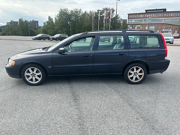 Volvo V70 2 of 9