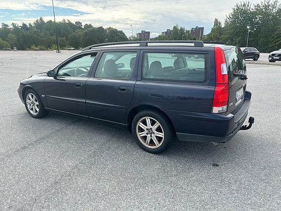 Volvo V70 3 of 9