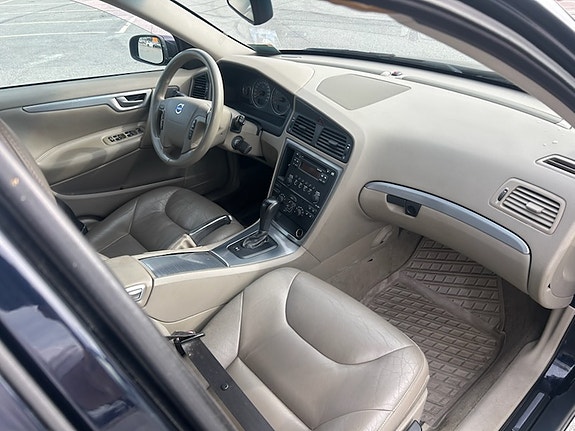 Volvo V70 8 of 9