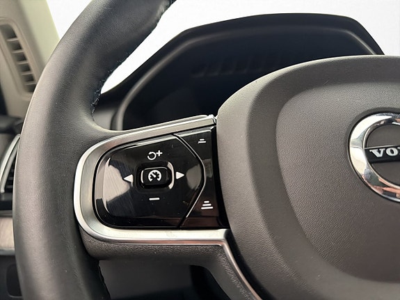 Volvo XC90 18 of 30