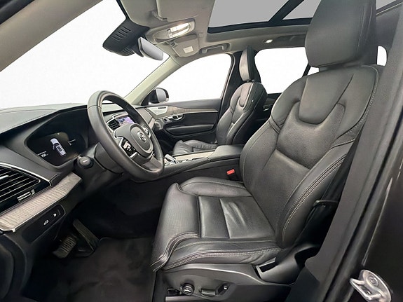 Volvo XC90 12 of 30